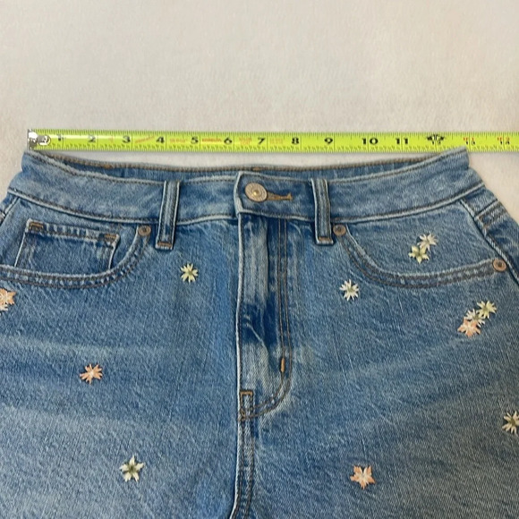 American Eagle AE Jean Shorts Distressed Flower Embroidery Women Juniors Size 0 - Picture 6 of 16